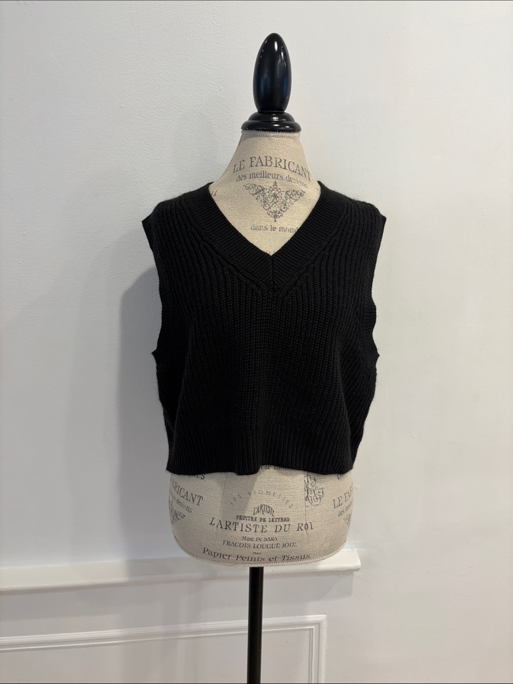 H&M Black V-Neck Sleeveless Knit Vest